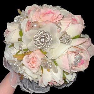 Bride Wedding Bridal Flowers Floral Bouquet Rose Pearls Rhinestone Brooch NEW